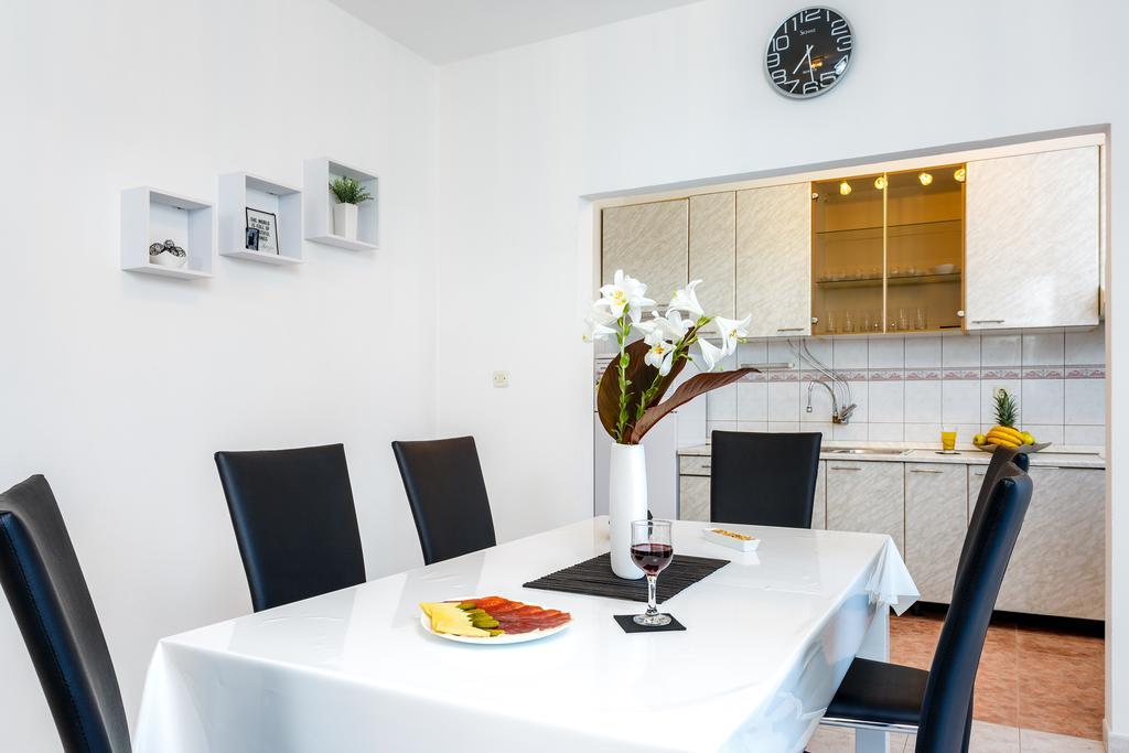 Holiday Home Iris Marina Buitenkant foto